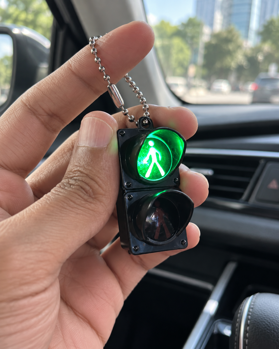Walk / Stop – Pedestrian Signal Keychain